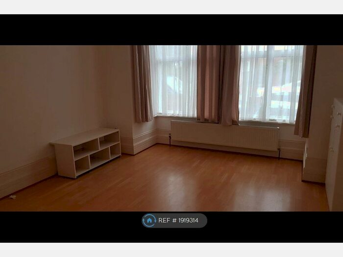 1 Bedroom Flat To Rent In Rokesly Avenue, London, N8
