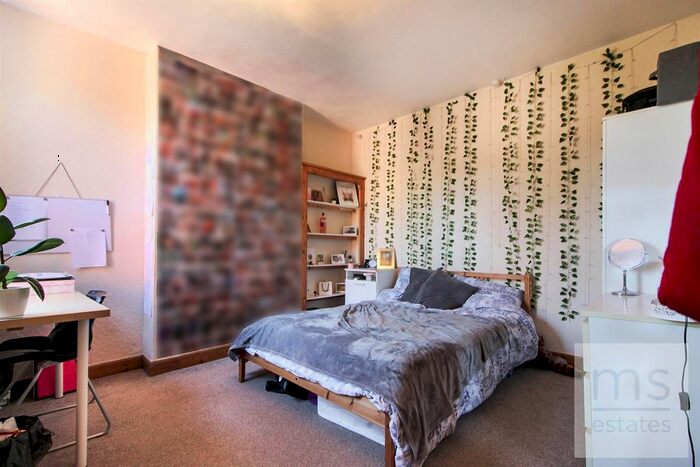 4 Bedroom Semi-Detached House To Rent In Rolleston Drive, Lenton, Nottingham NG7