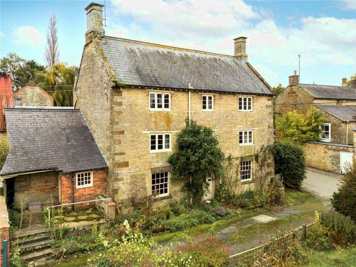 4 Bedroom Detached House For Sale In Helmdon Road, Weston, Towcester, Northamptonshire, NN12