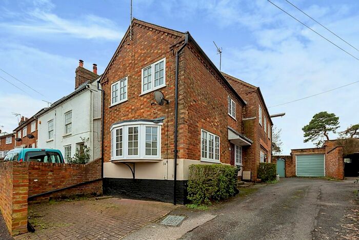 2 Bedroom Cottage To Rent In Mount Pleasant, Aspley Guise, MK17