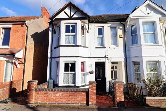 3 Bedroom Semi Detached House For Sale In Windsor Street, Bletchley, Milton Keynes, MK2