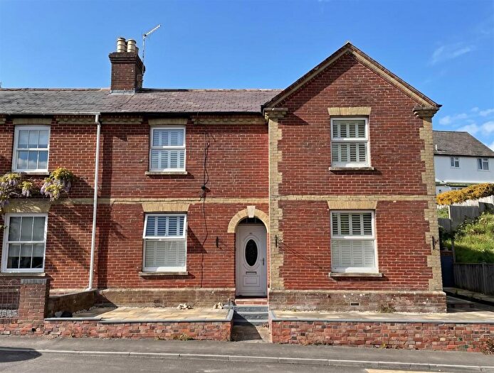 3 Bedroom Semi-Detached House For Sale In Shaftesbury Road, Wilton, SP2