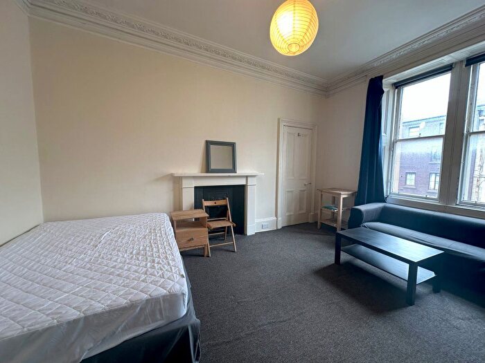 3 Bedroom Flat To Rent In Brougham Street, Edinburgh, EH3