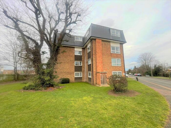 2 Bedroom Flat To Rent In Lampits, Hoddesdon, EN11