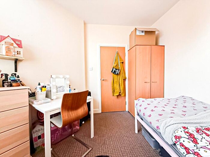 2 Bedroom Apartment To Rent In Sir Thomas Street, Liverpool, Merseyside, L1