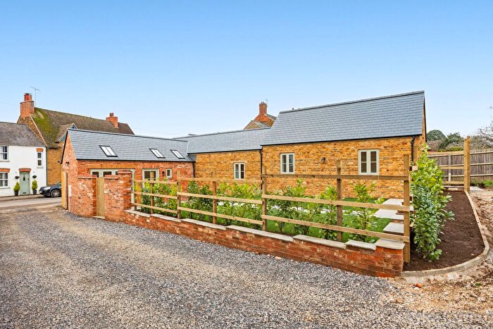 3 Bedroom Barn Conversion For Sale In High Street, Bodicote, OX15
