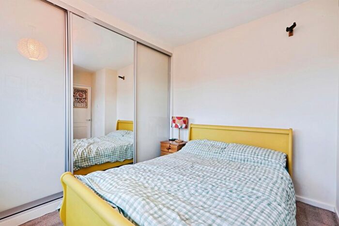 2 Bedroom Semi-Detached House For Sale In Woodnook Drive, Leeds, LS16