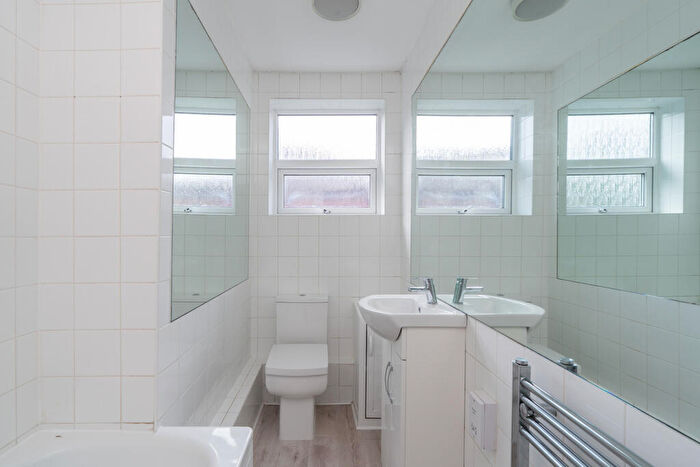 1 Bedroom Flat To Rent In Thornbury Avenue, Southampton, Hampshire, SO15