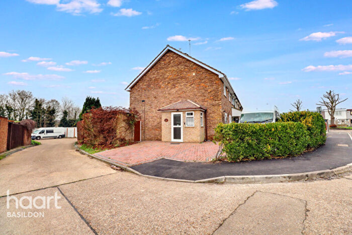 3 Bedroom End Of Terrace House For Sale In Curling Tye, Basildon, SS14