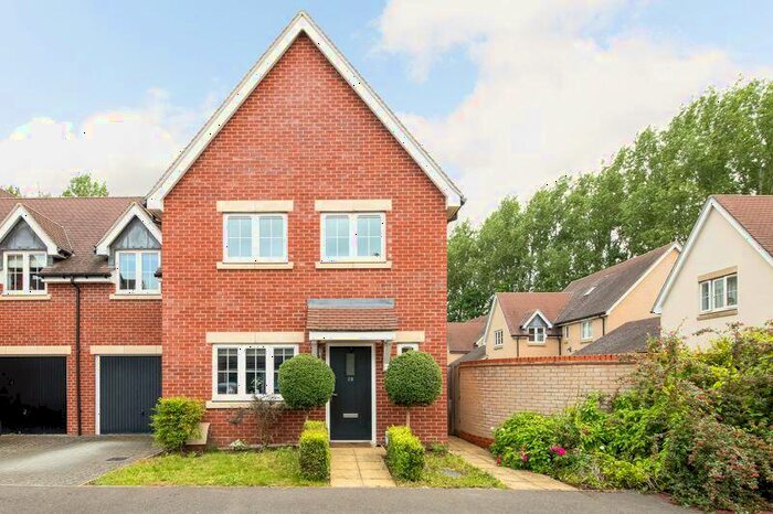 3 Bedroom Semi-Detached House For Sale In Harding Way, Marcham, OX13