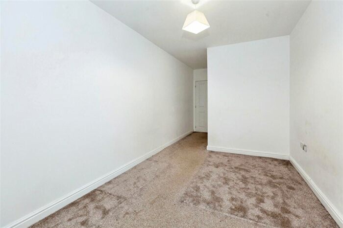 2 Bedroom Flat For Sale In Chadwick Road, Slough, Berkshire, SL3