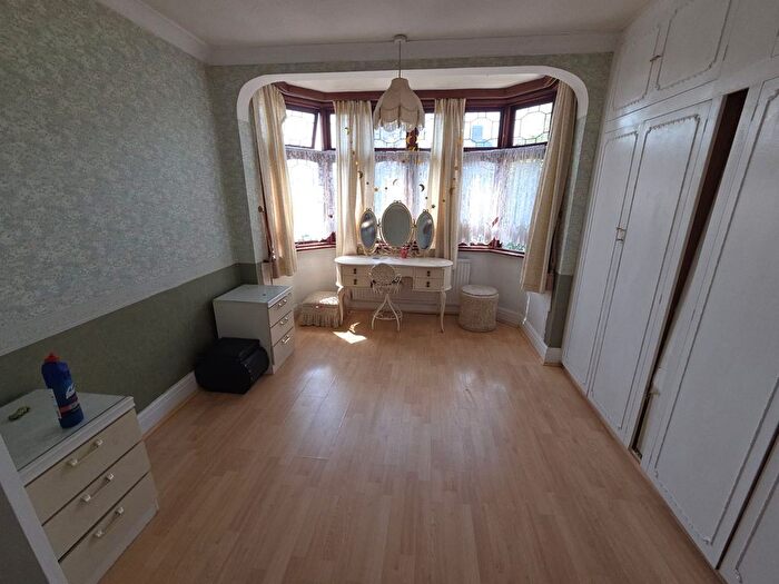 6 Bedroom Semi-Detached House To Rent In Dereham Road, Barking, IG11