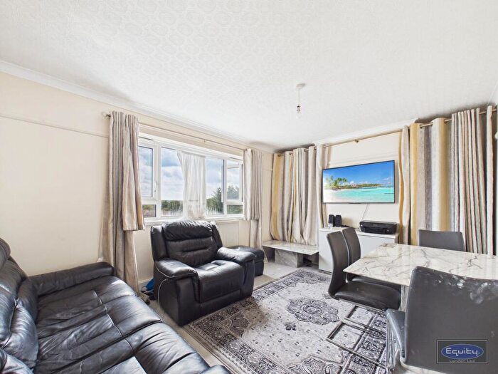 3 Bedroom Flat For Sale In Bexley Road, London, SE9