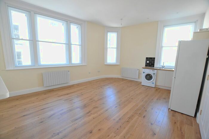 1 Bedroom Flat To Rent In Kensington House, High Street, Stroud, GL5