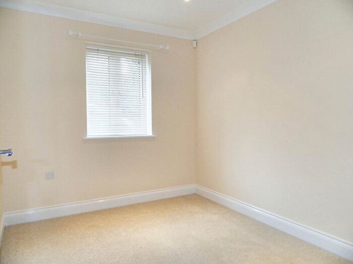 2 Bedroom Apartment To Rent In Elm Grove, Horsham, RH13