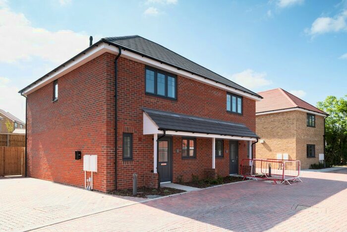 3 Bedroom Semi-Detached House For Sale In Evergreen Gardens, Waltham Cross, EN7