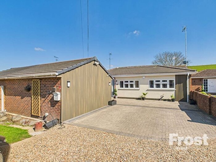 4 Bedroom Bungalow For Sale In Coppermill Road, Wraysbury, Berkshire, TW19