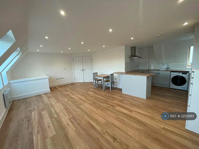 2 Bedroom Flat To Rent In North Hinksey Lane, Botley, OX2