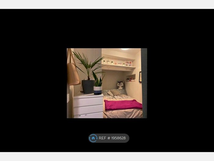 Studio To Rent In Mountfield Road, London, N3