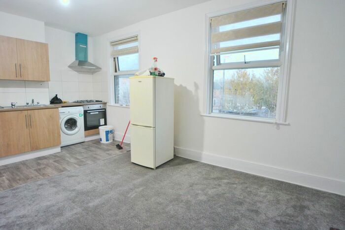 Studio To Rent In Amhurst Road, London N16