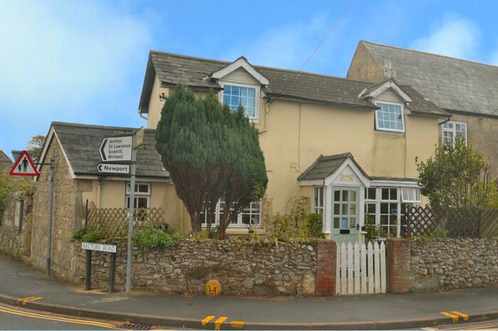 2 Bedroom Cottage To Rent In High Street, Niton, PO38