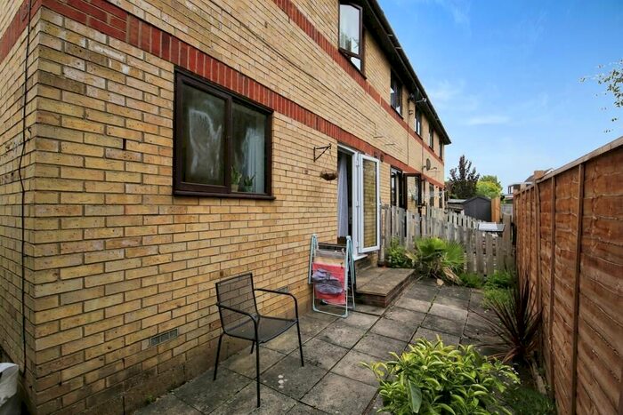 2 Bedroom Flat To Rent In Rivendale, Werrington, Peterborough, PE4