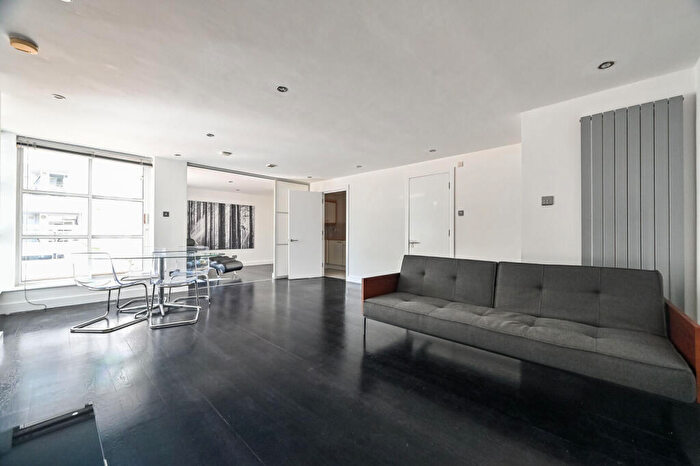 2 Bedroom Flat For Sale In Barrier Point Road, Silvertown, London, E16