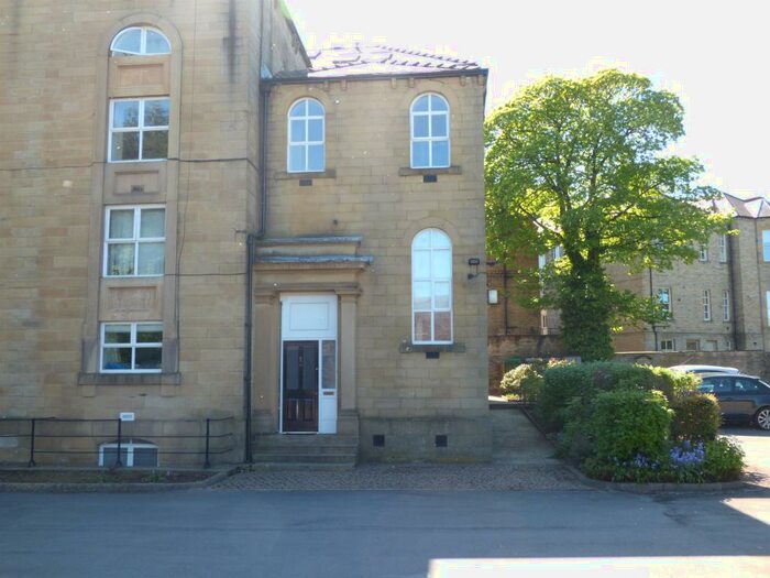 1 Bedroom Triplex To Rent In Highfields Road, Huddersfield, HD1