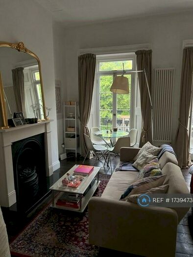 Studio To Rent In Oakley Square, London, NW1