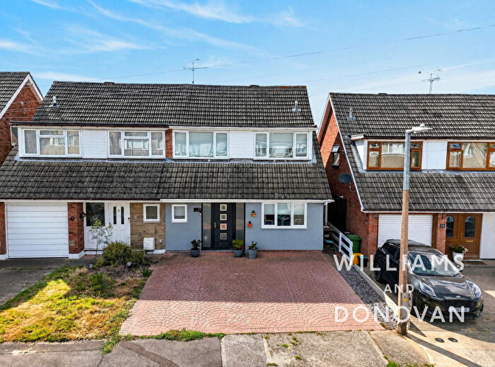 4 Bedroom Semi-Detached House For Sale In Asquith Gardens, Benfleet, SS7