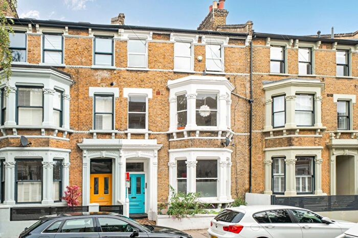 2 Bedroom Flat For Sale In Clitheroe Road, London, SW9