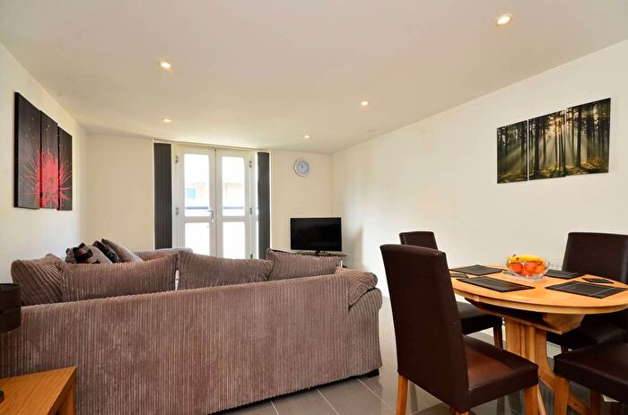 1 Bedroom Flat For Sale In Garratt Lane, Wandsworth, London, SW18