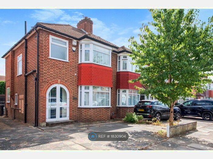 3 Bedroom Semi-Detached House To Rent In Amberley Road, Enfield, EN1