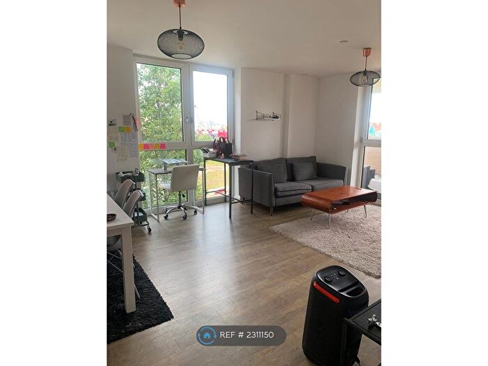 1 Bedroom Flat To Rent In Telegraph Avenue, London, SE10