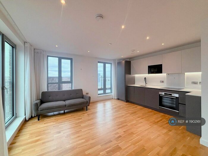 2 Bedroom Flat To Rent In York Road, London, SW11