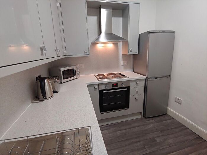 4 Bedroom Flat To Rent In West Preston Street, Edinburgh, EH8