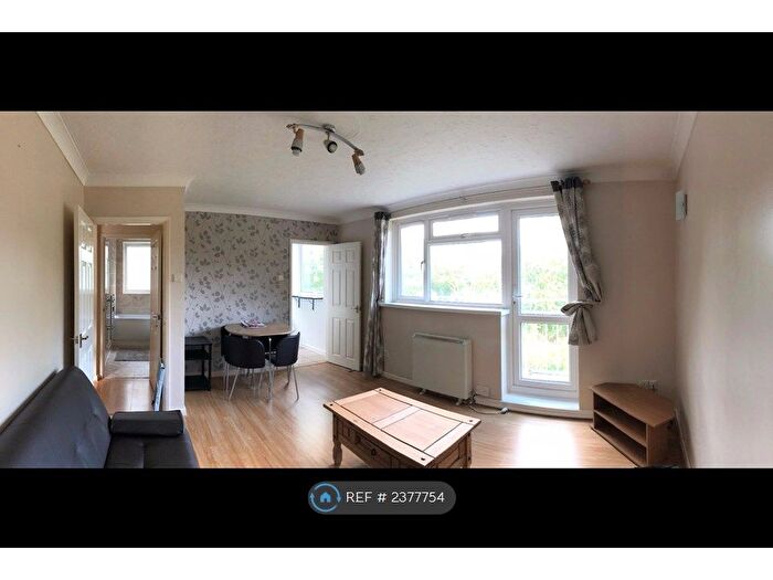 2 Bedroom Flat To Rent In Brook Court, Southampton, SO16
