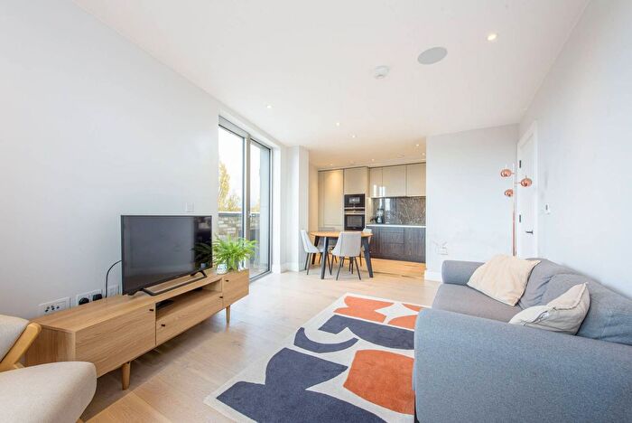 3 Bedroom Flat For Sale In Espalier Gardens, Brondesbury, London, NW6