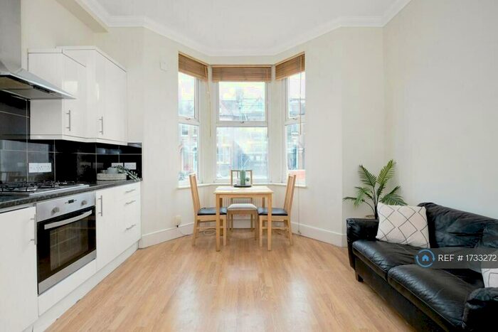 2 Bedroom Flat To Rent In Gipsy Road, Norwood, SE27