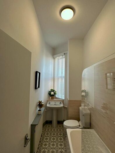 1 Bedroom Flat To Rent In Princess Royal Terrace, Scarborough, YO11