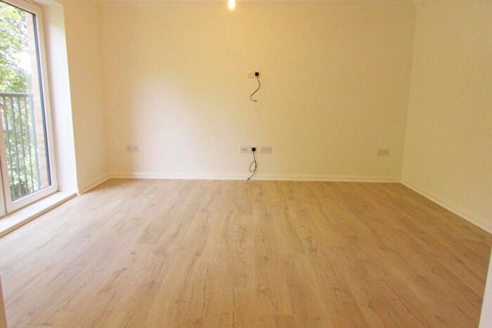 2 Bedroom Flat To Rent In Bed Unfurnished @ Old Castle Gate, Cathcart, G44