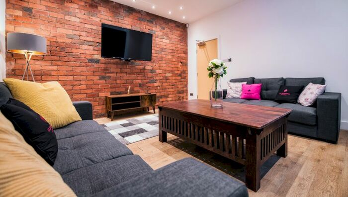 8 Bedroom Terraced House To Rent In Headingley Avenue, Headingley, Leeds, LS6