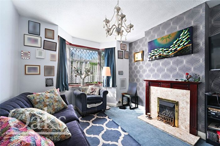 3 Bedroom Semi-detached House For Sale In Westbourne Road, East Croydon, CR0