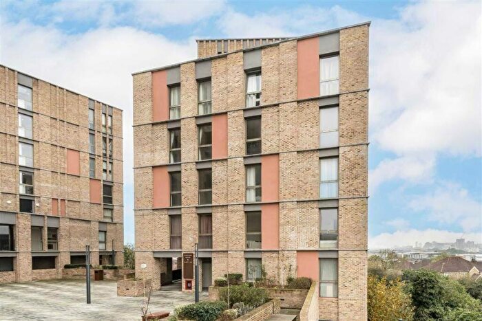 3 Bedroom Flat To Rent In Oberman Road, Dollis Hill, NW10