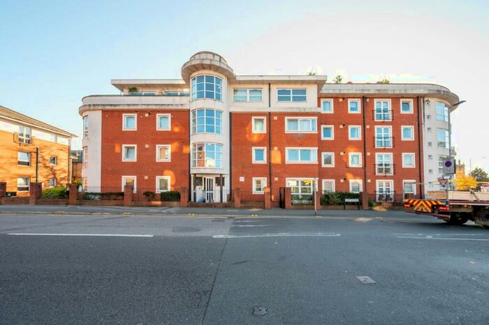 2 Bedroom Flat To Rent In Coombe Road, Kingston, Kingston Upon Thames, KT2