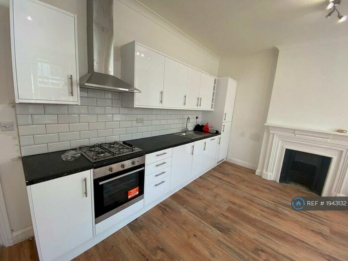 3 Bedroom Flat To Rent In Green Lanes, London, N4