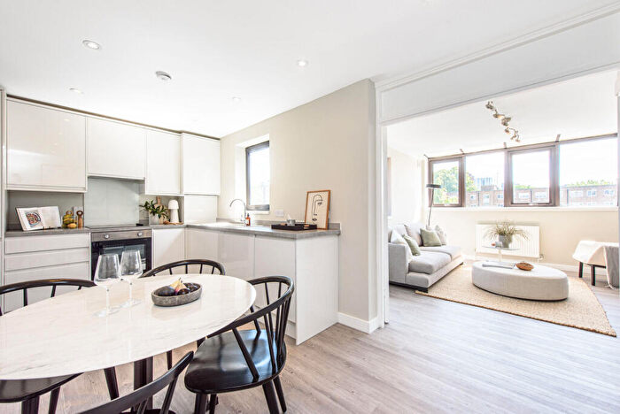 2 Bedroom Flat For Sale In Goldhurst Trc, South Hampstead, London, NW6