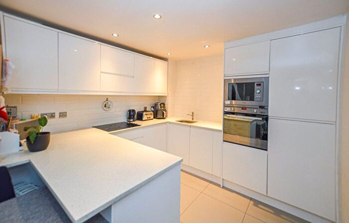 2 Bedroom Terraced House To Rent In Ross Road, London, SE25