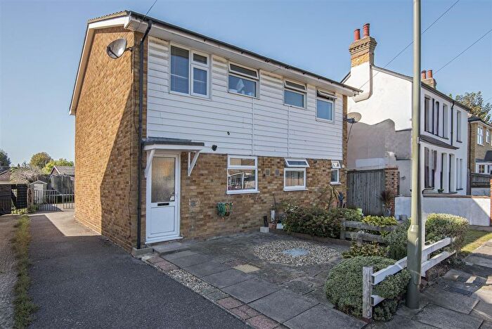 2 Bedroom Property To Rent In Oakfield Road, Ashford, TW15