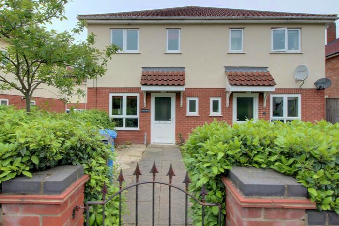 3 Bedroom Semi-Detached House To Rent In Harvey Lane, NR7